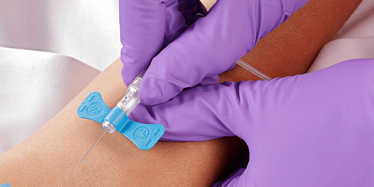 <p>The specimen collection method can impact specimen integrity.</p>
<p>56% of blood collections are from patients with diagnoses associated with difficult venous access<sup>2</sup> <i>(e.g., cancer, chronic cardiovascular disease, chronic kidney disease, diabetes, blood disorders/anemias and obesity)</i>.</p>
<p><a href="https://bdveritor.bd.com/en-us" target="_blank" rel="noopener noreferrer"><span class="forward-arrow-icon-boosted-blue"><span class="boostedblue-font-color">BD Vacutainer<sup>®</sup> UltraTouch™ push button blood collection set</span></span></a></p>

